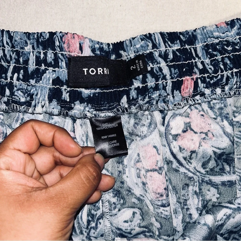 Torrid‎ Women Blue Paisley Print Pleated Short Size 2X